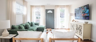 Hoadley Home- Family/Games/Driveway/Wifi/Crestline