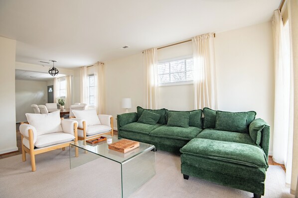 Smart TV, ping pong - Hoadley Home- Family/Games/Driveway/Wifi/Crestline (Birmingham)