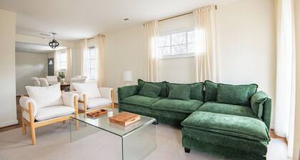 Hoadley Home- Family/Games/Driveway/Wifi/Crestline