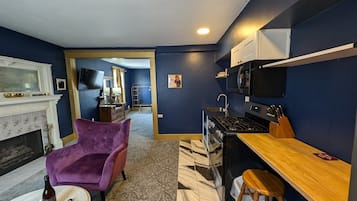 Réfrigérateur, micro-ondes, four, plaque de cuisson