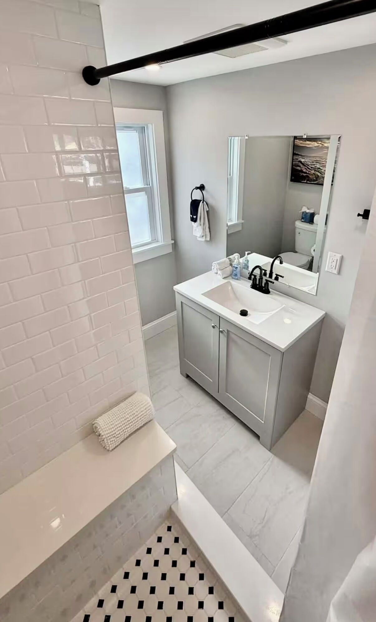 Dusch, hårtork, handdukar och tvål