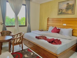 Shower, towels, soap, toilet paper - Excelsa Lodge (Ejisu)