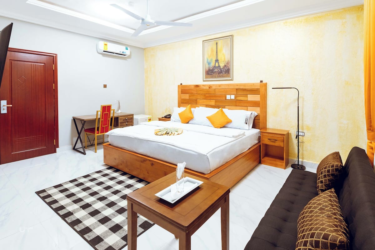 Desk, laptop workspace, iron/ironing board, free WiFi