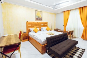 Desk, laptop workspace, iron/ironing board, free WiFi - Excelsa Lodge (Ejisu)