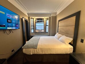 Blackout drapes, iron/ironing board, free WiFi - Chic Apartment in NY (New York)