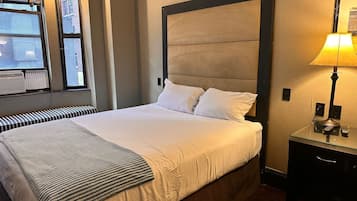 Apartment | Blackout drapes, iron/ironing board, free WiFi