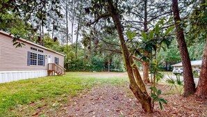 Property grounds - Cozy Williston Retreat Near WEC, HITS and Local Springs-Perfect for Show Stays 🐴 (Williston)