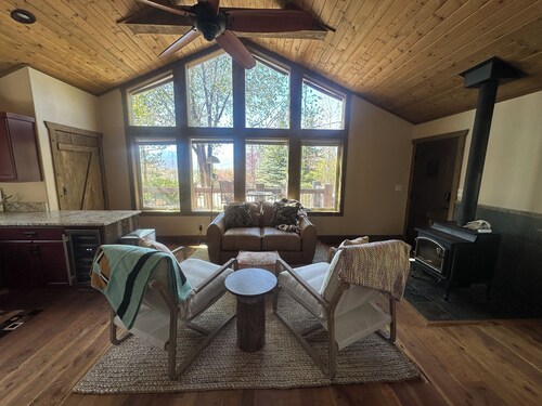 Quaint 2-bedroom cabin with AC in Heber City