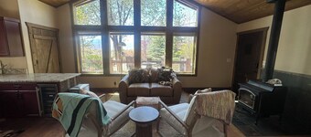 Quaint 2-bedroom cabin with AC in Heber City