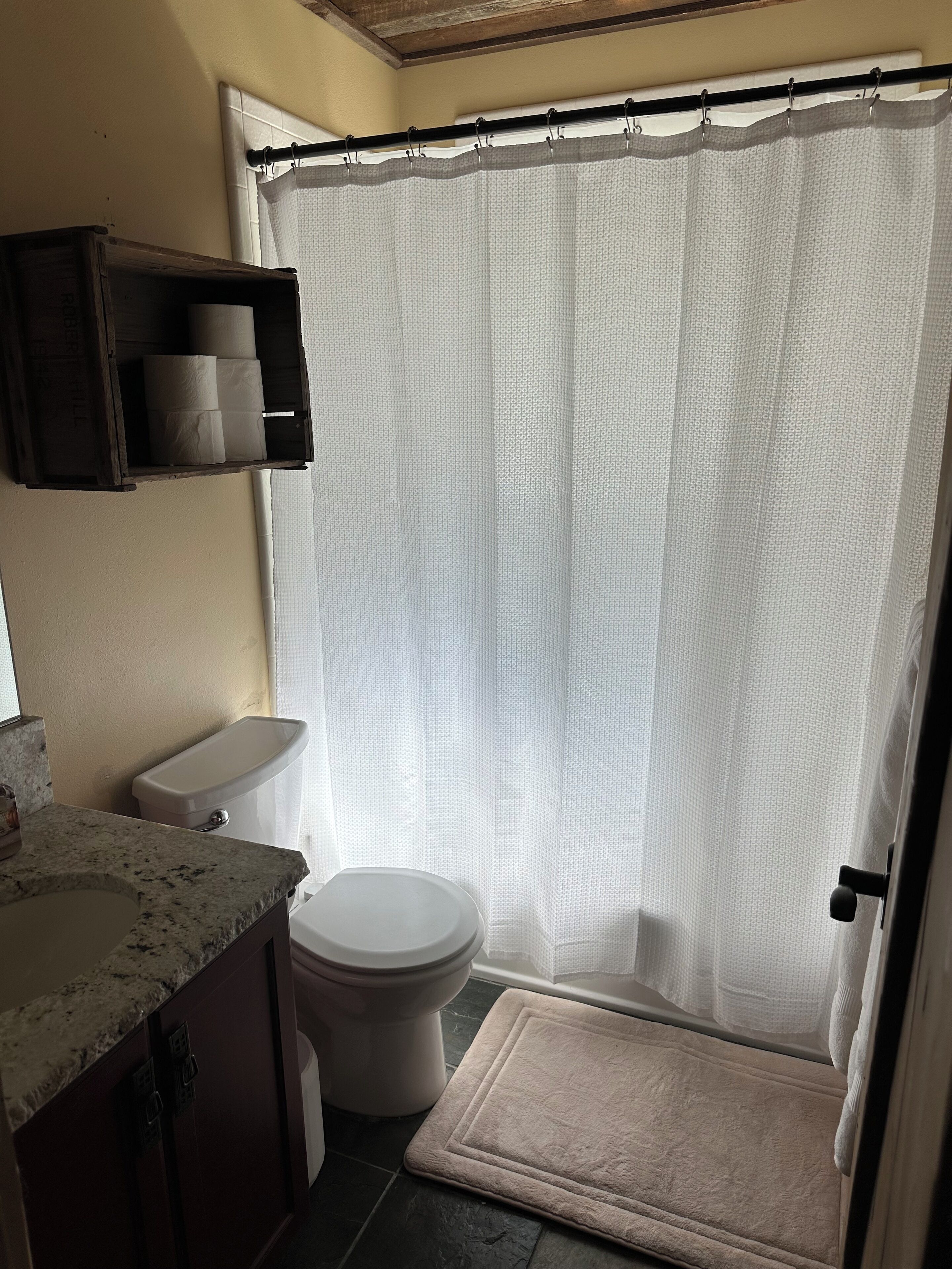 Toallas y papel de baño 