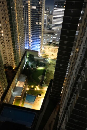 Spacious 41sqm Avida Riala w/ Work Desk in Cebu IT Park, Walkable to Ayala Mall