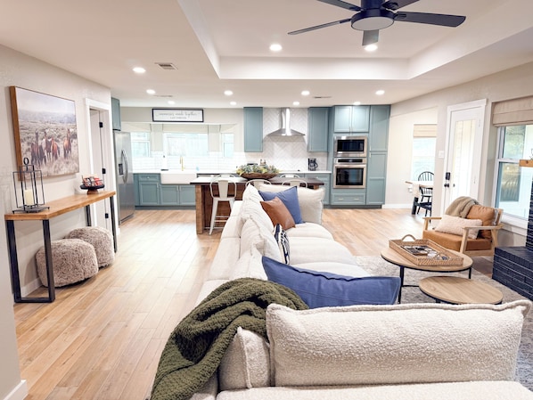 Living area - Modern Farmhouse Design, Texas Charm! (Keller)