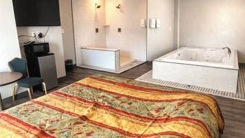 Room, 1 King Bed, Non Smoking, Jetted Tub | Jetted bathtub