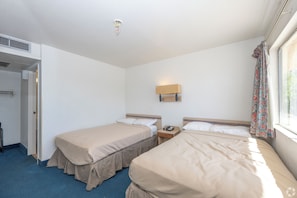 Chambre, 2 lits doubles, non-fumeurs | Bureau, Wi-Fi gratuit