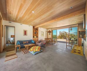 Living area - Sylvestre at Masseria Morongo -Desert Retreat - Cowboy Pool, Soaking Tub & Views (Morongo Valley)