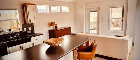 Microondas, horno, parrilla de estufa y lavavajillas