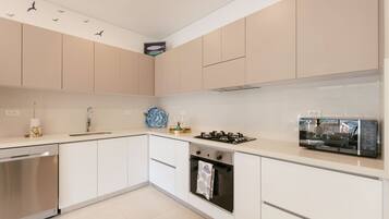 Deluxe Apartment | Private kitchen
