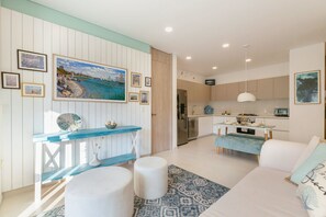 Apartemen (CD04J) | Area keluarga | TV