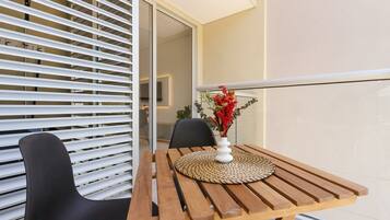 Apartment | Outdoor dining