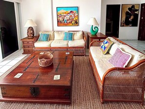 Living area - Cozy Mexican-style oceanfront apartment located 5min away from PVs main scene. (Puerto Vallarta)