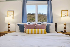6 bedrooms, desk, iron/ironing board, travel cot - Sleeps 20 | Sport Court | Game Room | Sauna | Spa (Asheville)