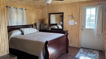 1 slaapkamer, een strijkplank/strijkijzer, wifi, beddengoed