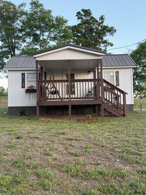 Exterior - Cozy Hillside Cabin - Charming 1-bedroom tiny house cabin on a peaceful hill.  (Clanton)