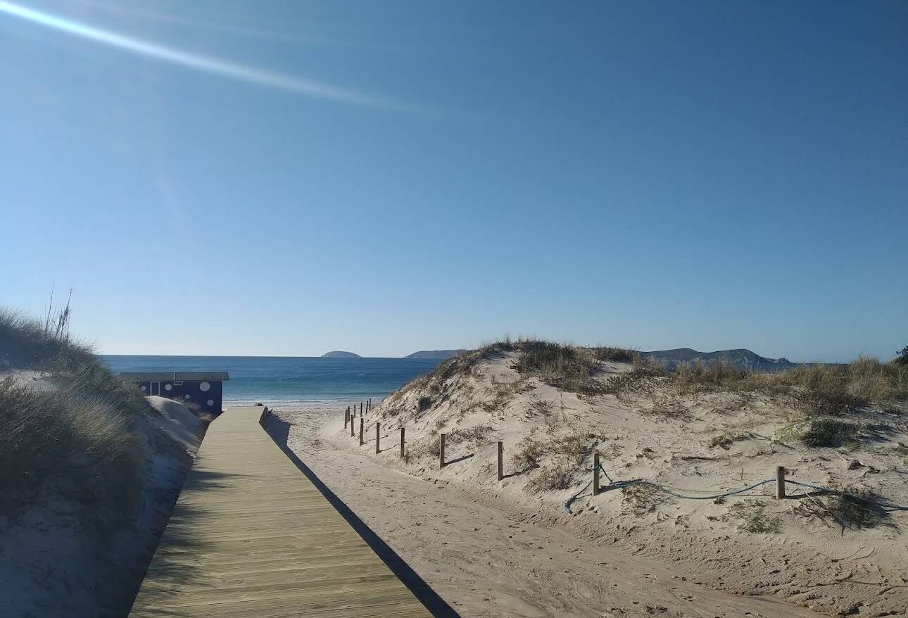 Ubicación a pie de playa, tumbonas y toallas de playa
