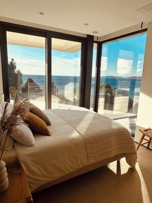 5 bedrooms, iron/ironing board, WiFi, bed sheets