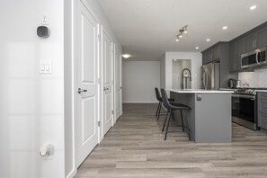 Private kitchen - 3 BEDROOM TOWNHOUSE IN YORKVILLE (Calgary)