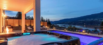 The View 5 Bedroom 3 Bath Pool and Hot Tub