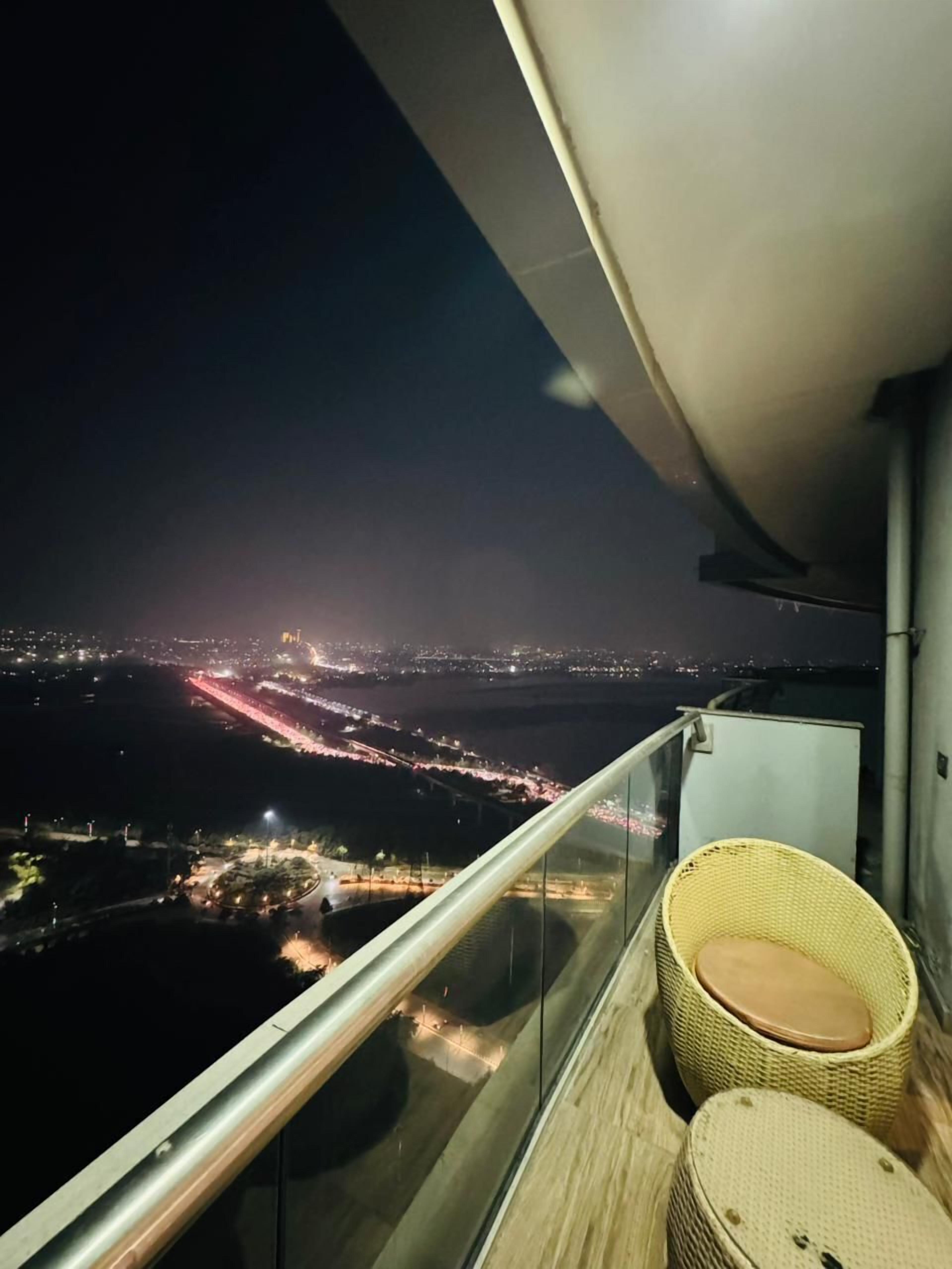 奢华开间套房, 城市景观 | 办公桌、笔记本电脑工作区、免费 WiFi