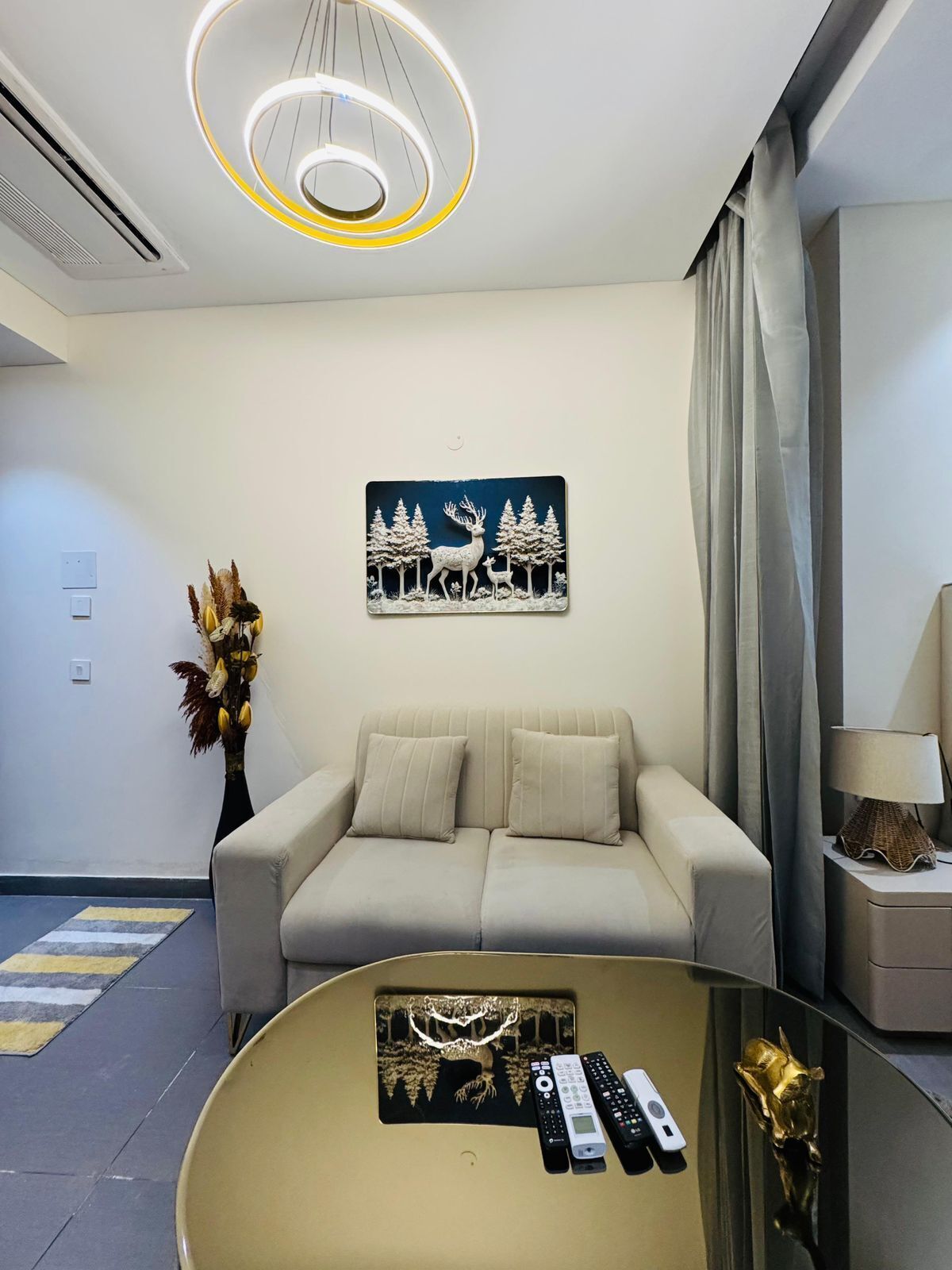 Luxury Studio Suite, City View | Living area