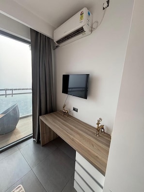 Suite estudio de lujo, vistas a la ciudad | Zona de estar