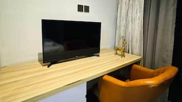 Suite estudio de lujo, vistas a la ciudad | Zona de estar