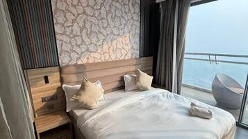 Luxury Studio Suite, City View | Desk, laptop workspace, free WiFi