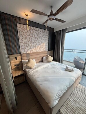 Luxury Studio Suite, City View | Desk, laptop workspace, free WiFi - OnlyStay Villa Vista Supernova (Noida)