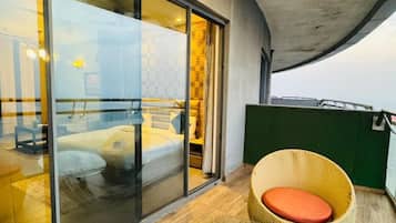 Luxe studio suite, uitzicht op stad | Woonruimte