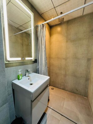 Studio Suite Mewah, pemandangan kota | Meja kerja, ruang kerja ramah laptop, dan Wi-Fi gratis