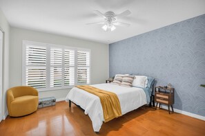 3 عدّة غرف نوم ومكواة/لوح كي وواي فاي وملاءات أسرّة