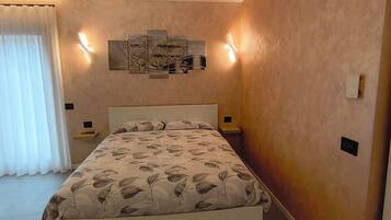 1 bedroom, free WiFi, bed sheets