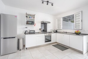 Réfrigérateur, micro-ondes, four, lave-vaisselle