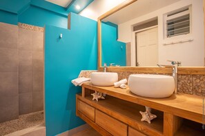 Salle de bain En-suite chambre 3 - niveau 0 - Villa Matahari - Caribbean villa with scenic views (Le Diamant)
