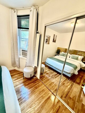 2 bedrooms, iron/ironing board, travel cot, free WiFi -  20Mints from Time Square  New York City. 2BR Apartment. Perfect for 5people. (West New York)