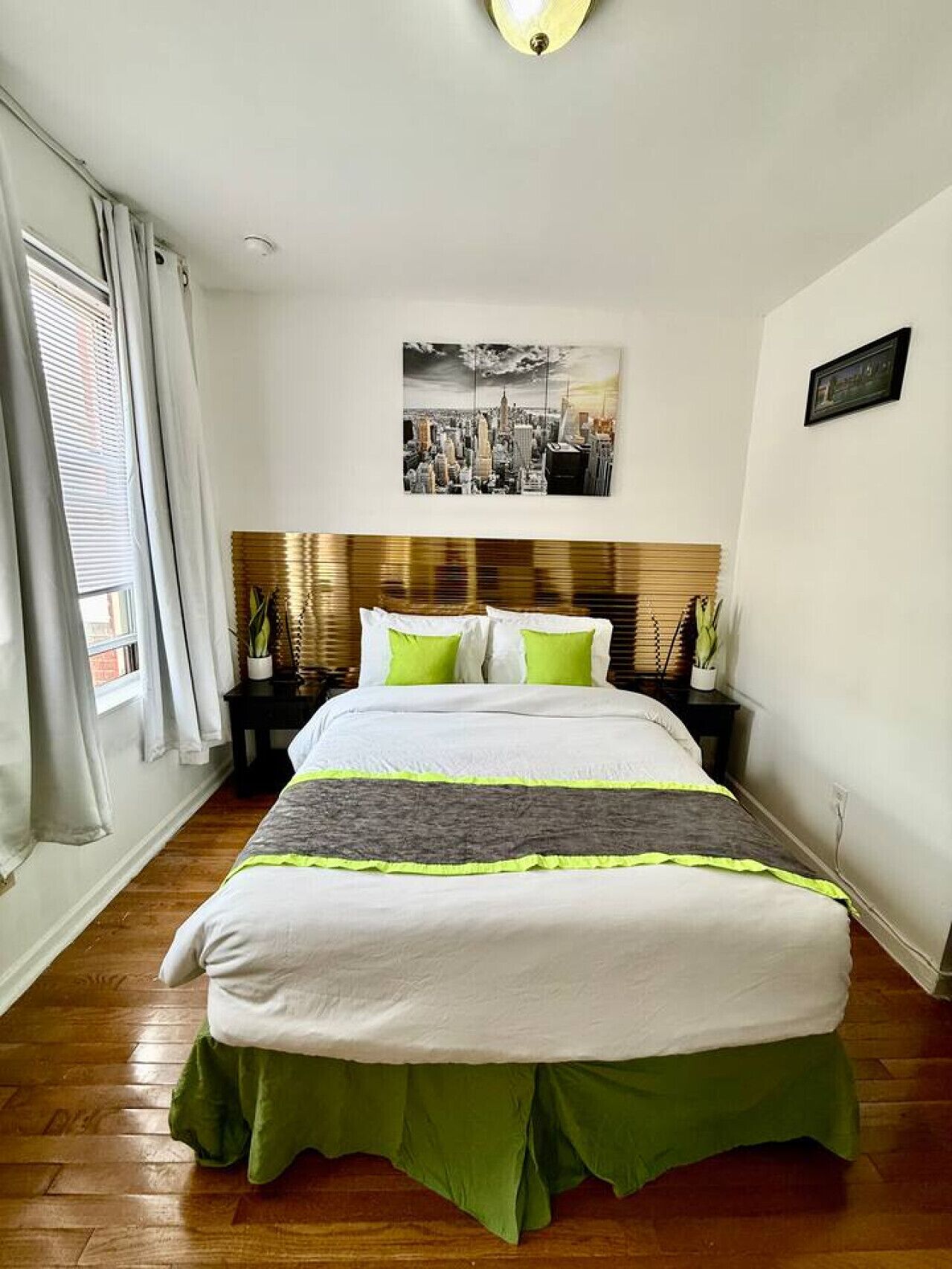 1 slaapkamer, een strijkplank/strijkijzer, wifi, beddengoed