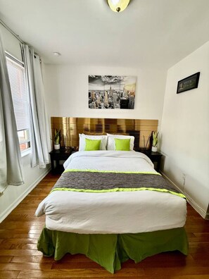 1 bedroom, iron/ironing board, WiFi, bed sheets -  Cozy Gateway 20Mints From Time Square NYCity. Apartment Studio. (West New York)