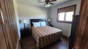 2 bedrooms, iron/ironing board, WiFi, bed sheets - Charmant chalet 2 chambres à Petit Rocher (Petit Rocher)