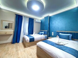 مكتب ومكواة/لوح كي وواي فاي مجانًا