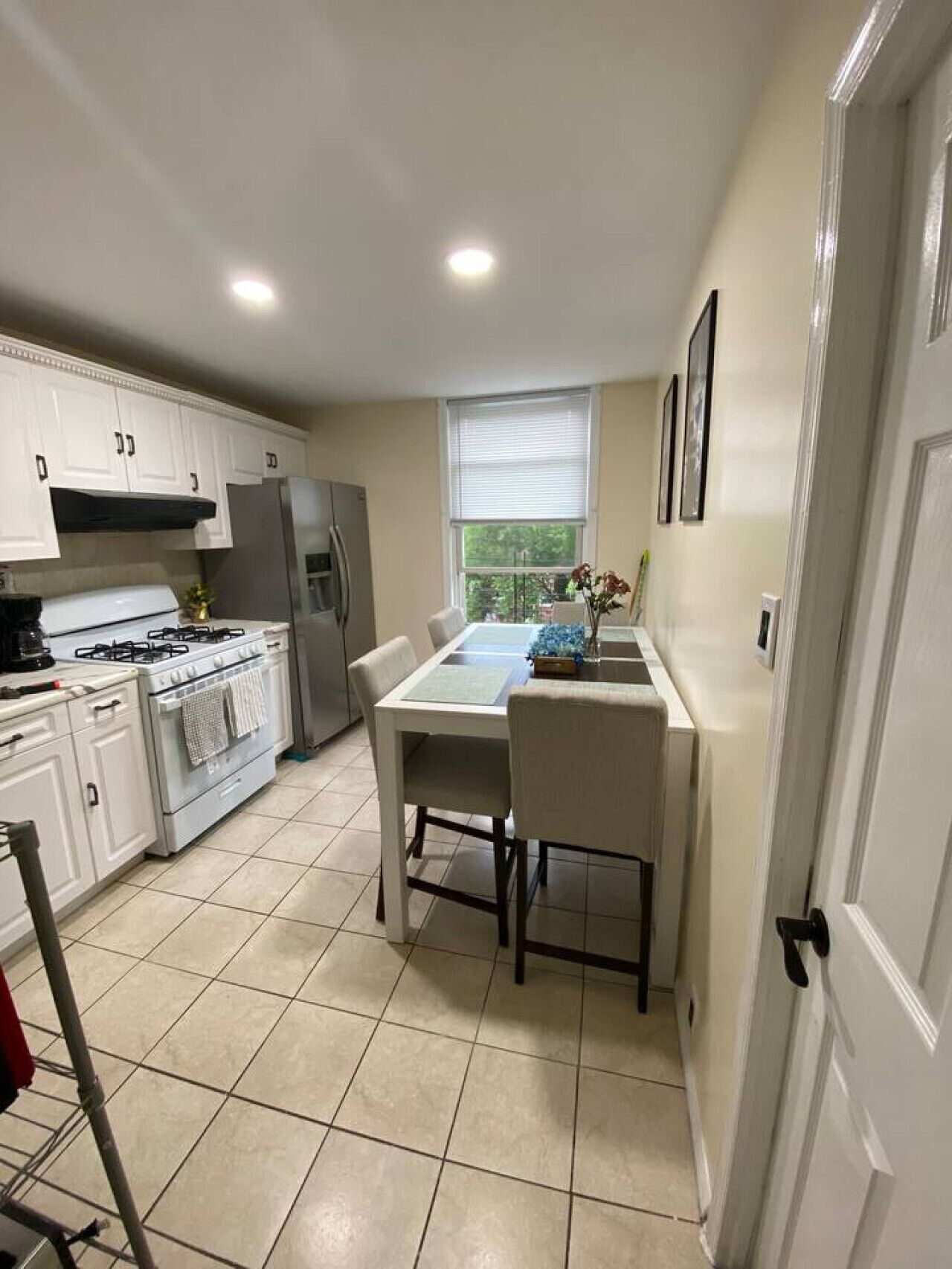 Kylskåp, mikrovågsugn, ugn och spishäll