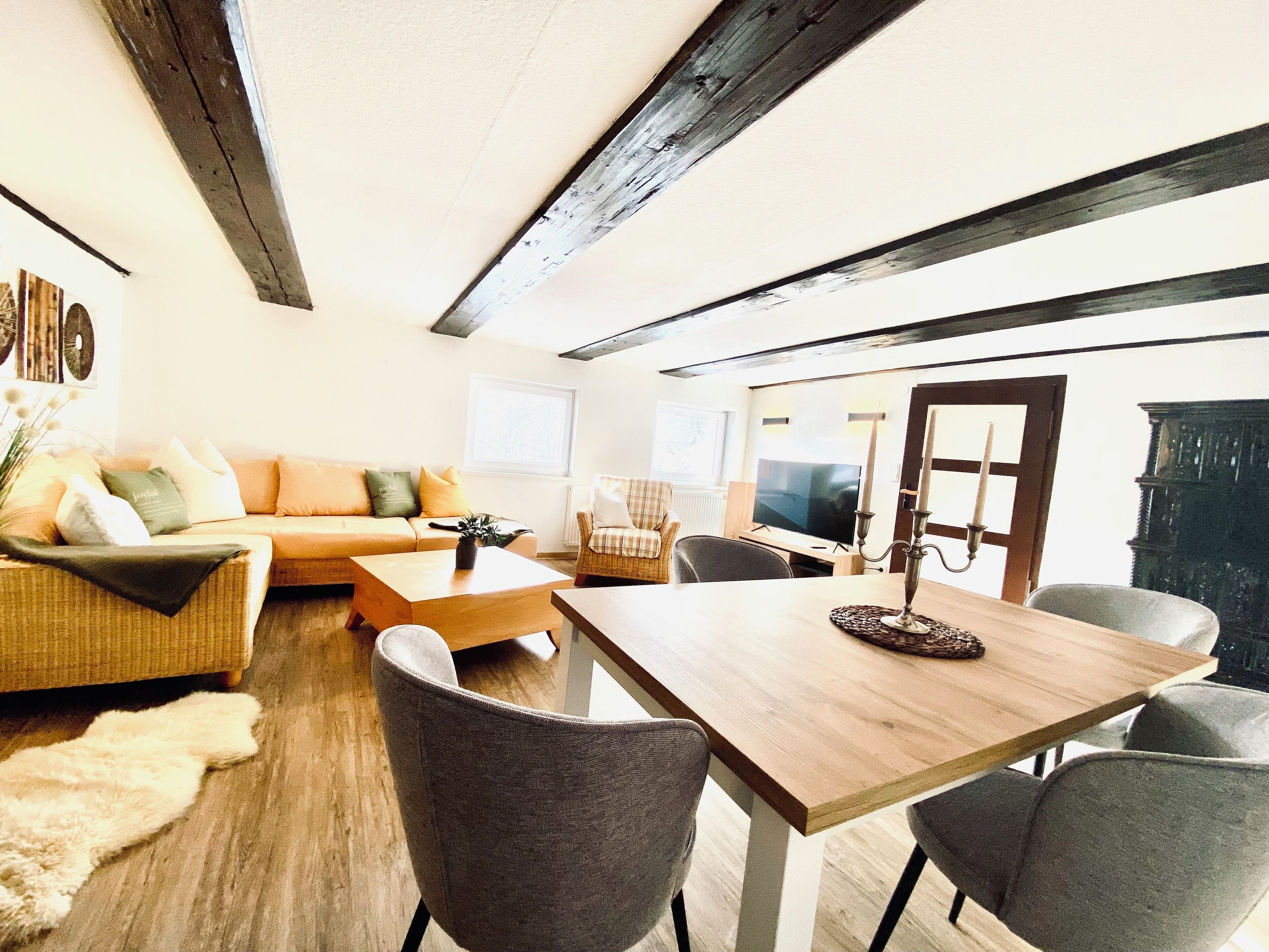 Smart TV, books, stereo